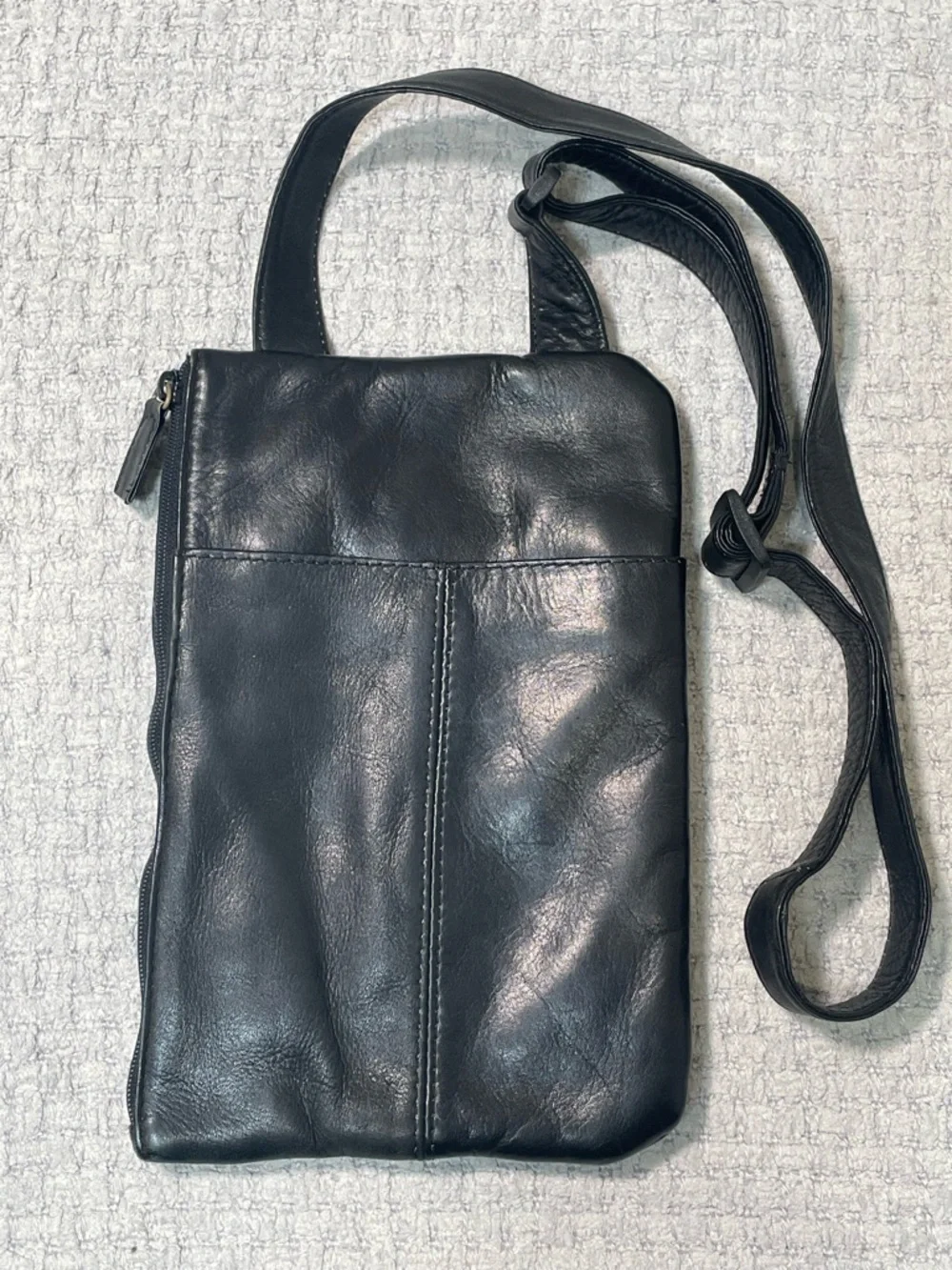 Vintage HOBO International Black Leather Crossbody Travel Bag Purse